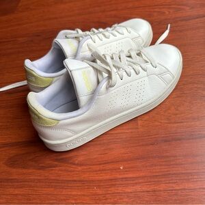 Adidas Advantage Women US Size 9 White Leather HWI 28Y001 Yellow